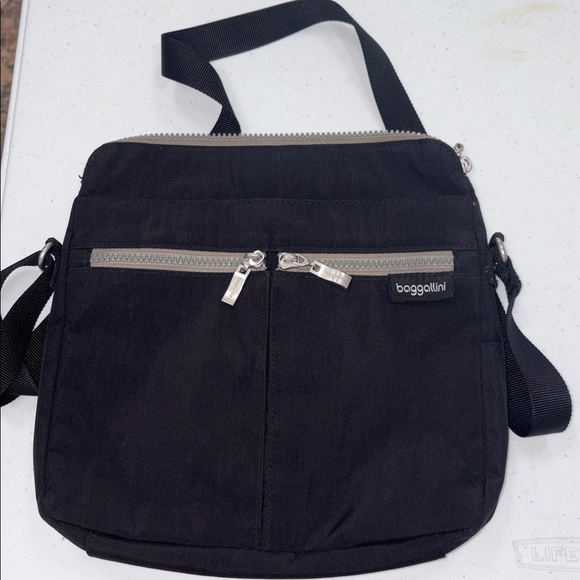Baggallini Black Comrade Crossbody Bag Retail $68 - Picture 3 of 7